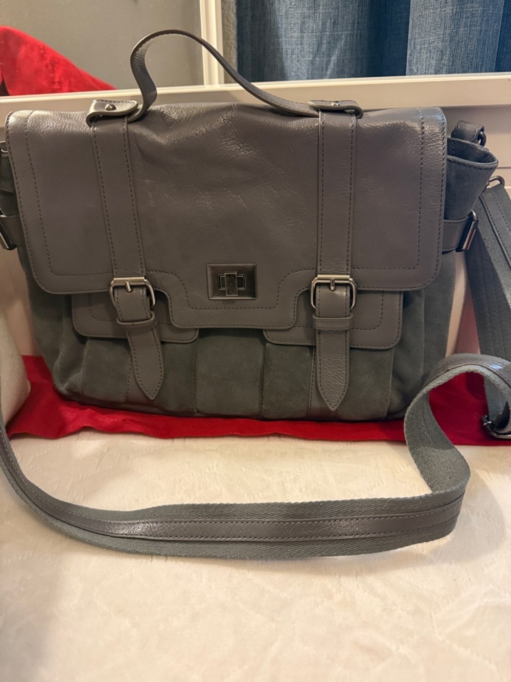 Gray Men's Messenger Bag - Stylish Crossbody Satchel